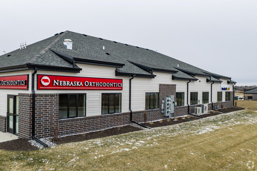 More Photos Of 7410 Suncrest Dr, Lincoln Office For Sale