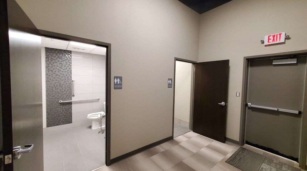 More Photos Of 1304 Technology Pky, Cedar Falls Office Residential For Lease