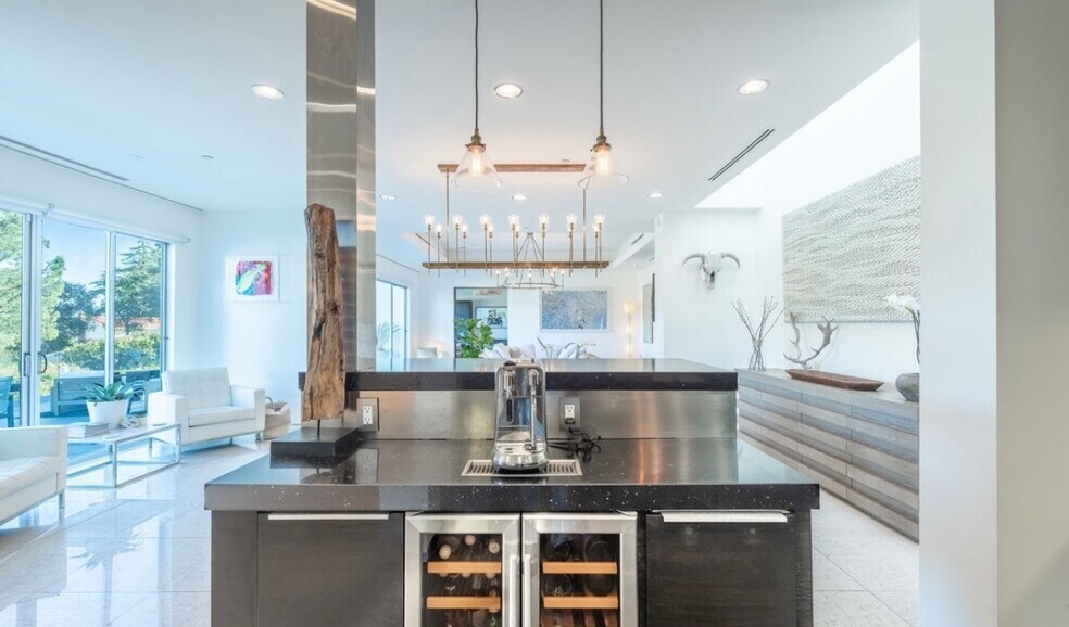 More Photos Of 12148 Travis St, Los Angeles Healthcare For Lease