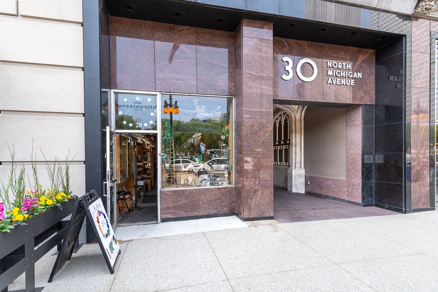 More Photos Of 30 N Michigan Ave, Chicago Office For Lease