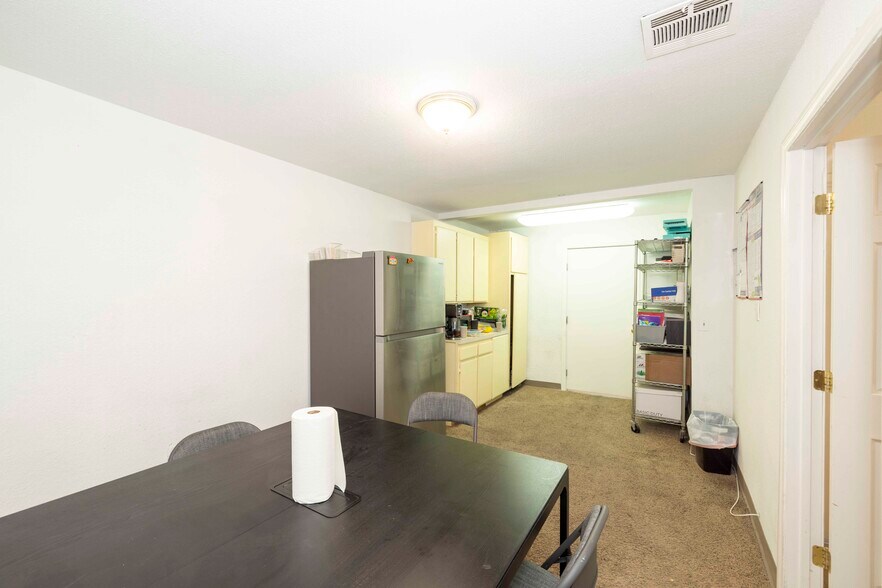 More Photos Of 18026 Jonathan St, Adelanto Medical For Lease