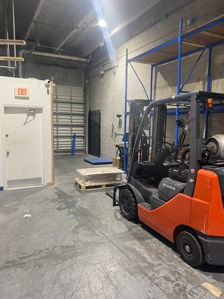 More Photos Of 2061 NW 112th Ave, Miami Light Distribution For Lease