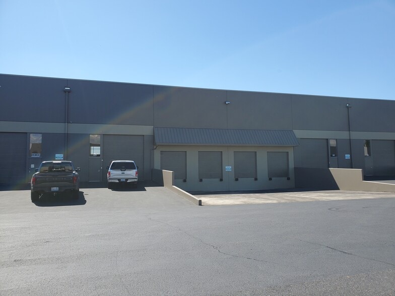 More Photos Of 600 S 74th Pl, Ridgefield Manufacturing For Lease