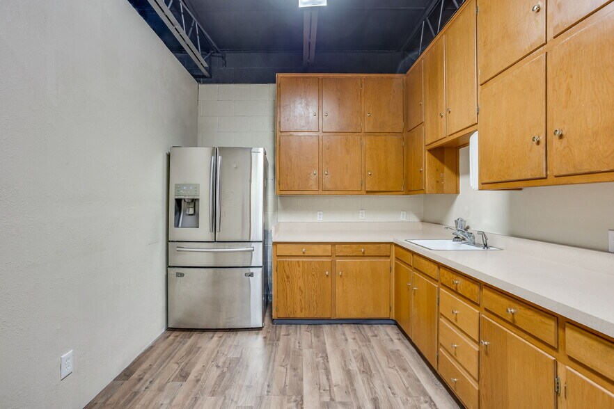 More Photos Of 1212 W El Paso St, Fort Worth Loft Creative Space For Lease