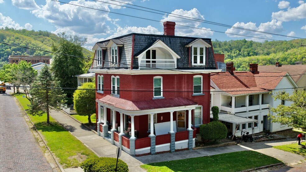 More Photos Of 323 Ballengee St, Hinton Office For Sale