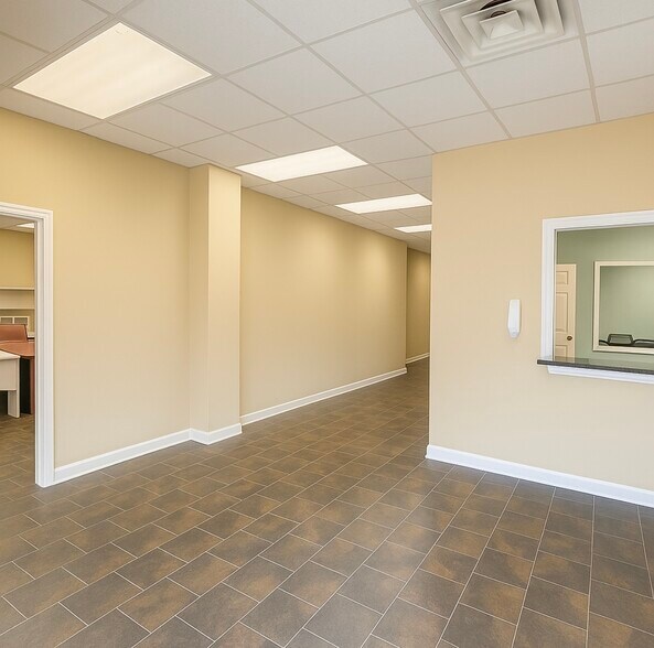 More Photos Of 1576 Old Fannin Rd, Brandon Warehouse For Lease