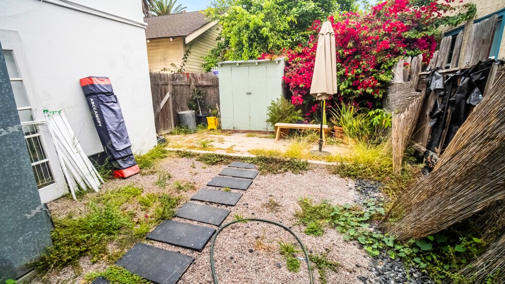 More Photos Of 1736-1738 E 7th St, Long Beach Storefront For Sale