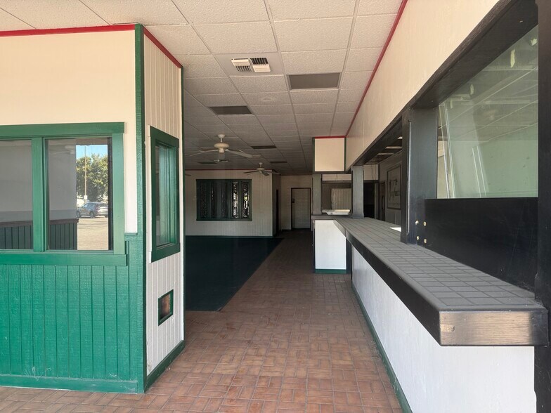 More Photos Of 5400 Olive Dr, Bakersfield General Retail For Lease