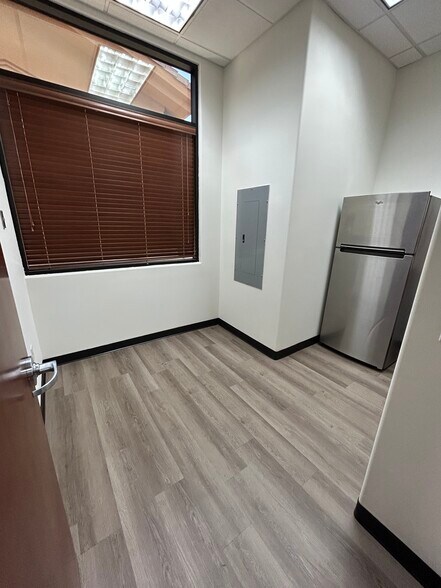 More Photos Of 2173 E Warner Rd, Tempe Medical For Lease
