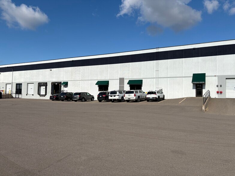More Photos Of 22000 Industrial Blvd, Rogers Distribution For Lease