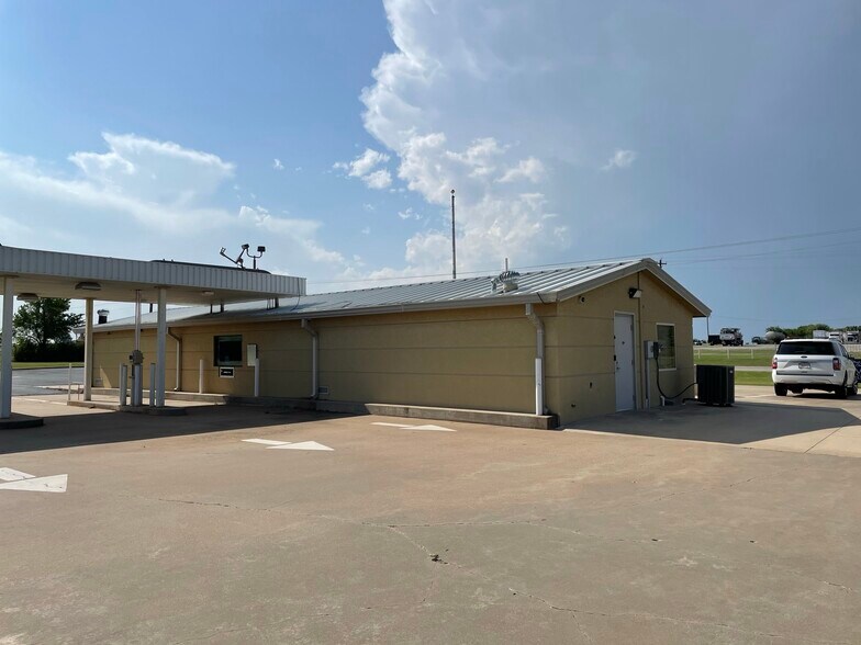 More Photos Of 924 Missouri, Walters Bank For Sale