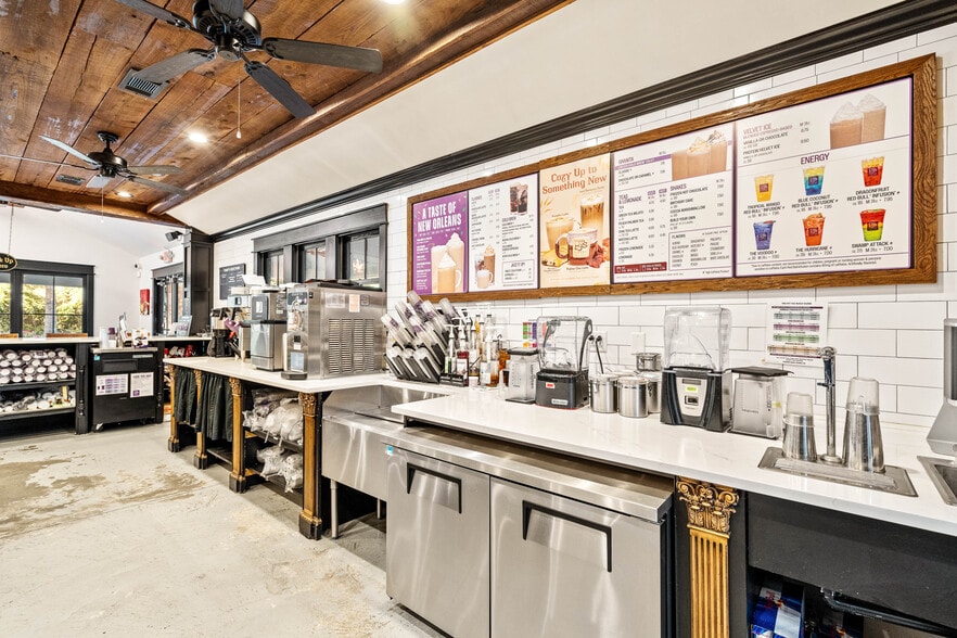 More Photos Of 8026 E Main St, Ridgeland General Retail For Sale