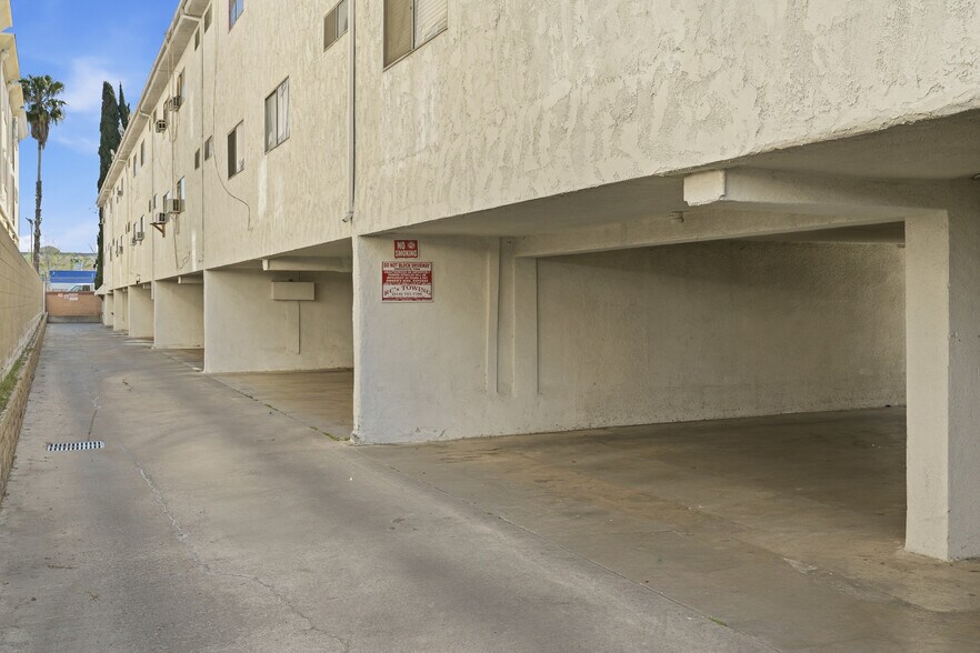 More Photos Of 6902 Vesper Ave, Van Nuys Apartments For Sale