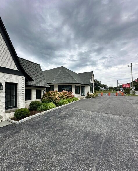 More Photos Of 194 Route 17, Tuxedo Park Freestanding For Lease