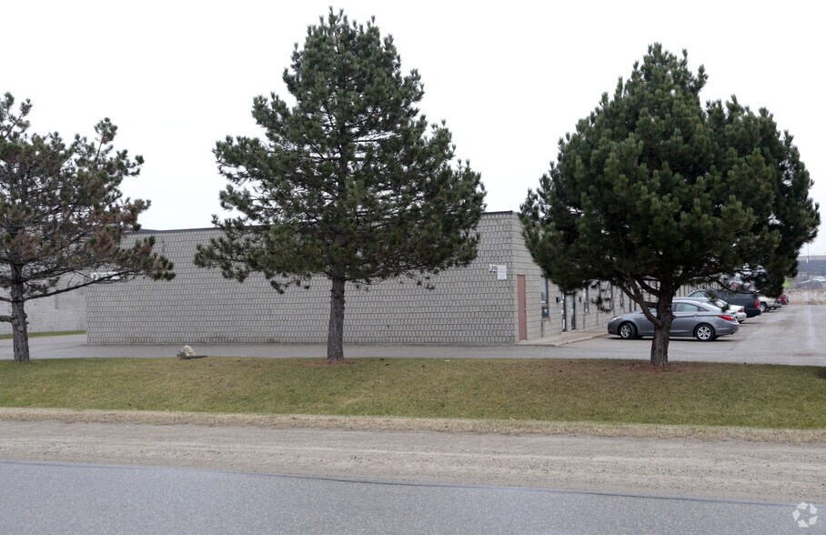 More Photos Of 120 Malcolm Rd, Guelph Flex For Sale