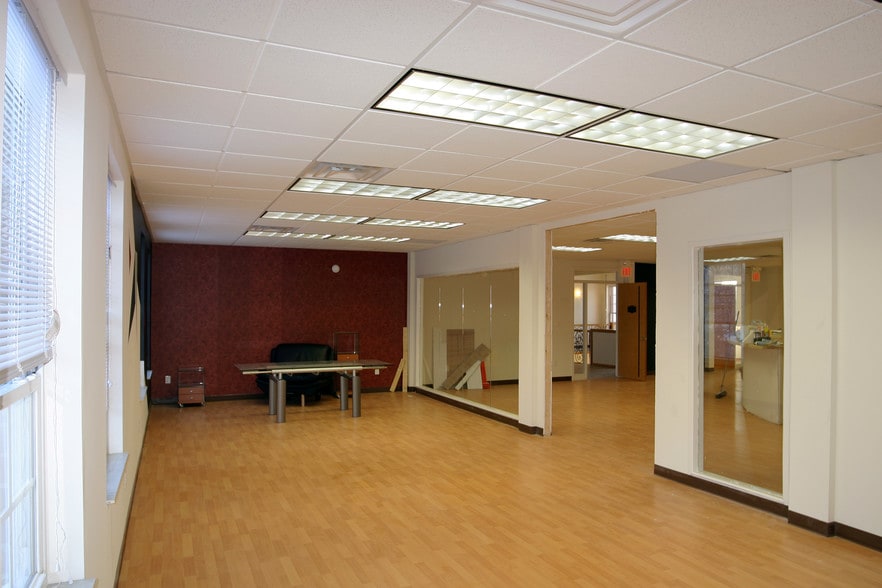 More Photos Of 9650 Commerce Dr, Carmel Office For Lease
