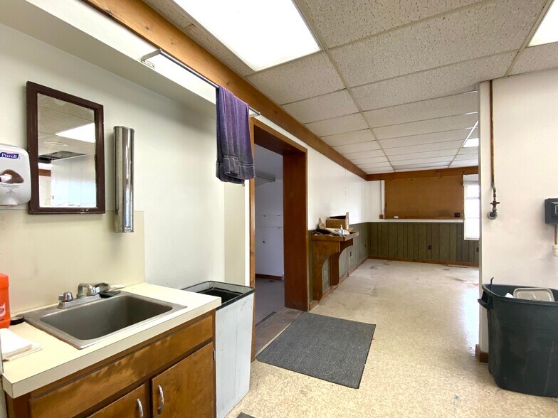 More Photos Of 915 N Hanover St, Elizabethtown Medical For Sale