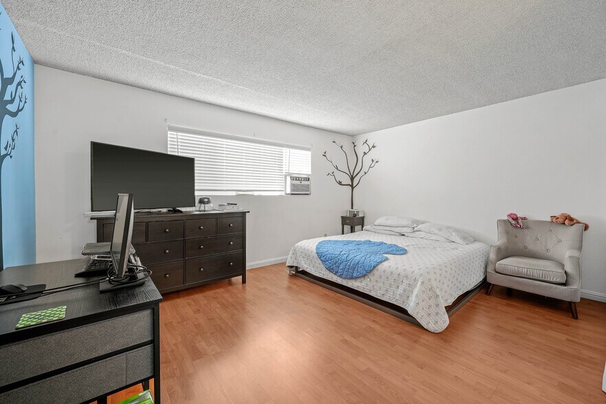 More Photos Of 4311-4315 Eagle Rock Blvd, Los Angeles Storefront Retail Residential For Sale