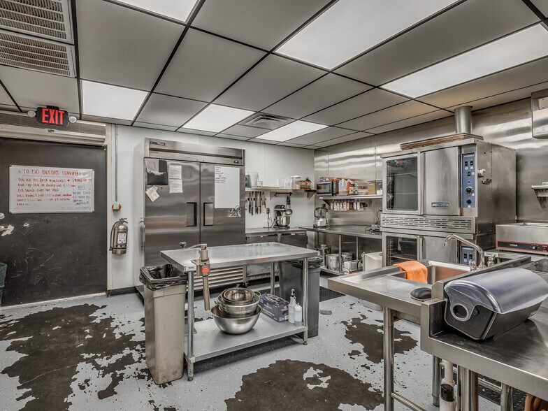 More Photos Of 106 NW 4th St, Lindsay Specialty For Sale