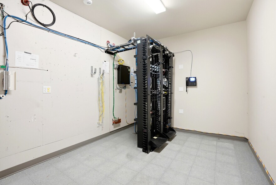 More Photos Of 801 N 39th Ave, Yakima Office For Sale