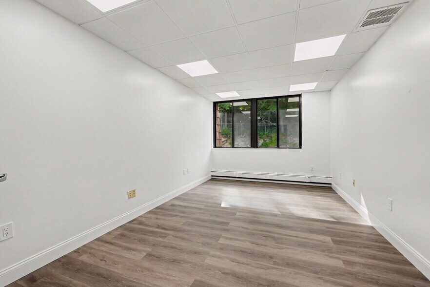 More Photos Of 7 Riversville Rd, Greenwich Medical For Lease