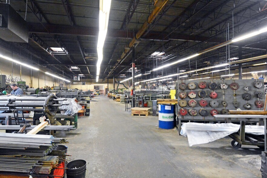 More Photos Of 15 Yorkton Ct, Little Canada Manufacturing For Sale