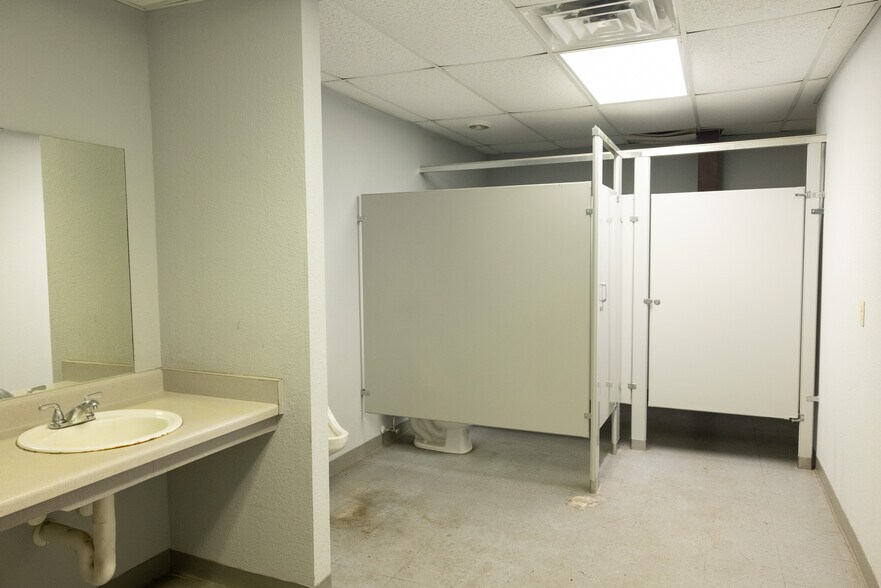 More Photos Of 3533 E Highway 175, Kaufman Manufacturing For Lease