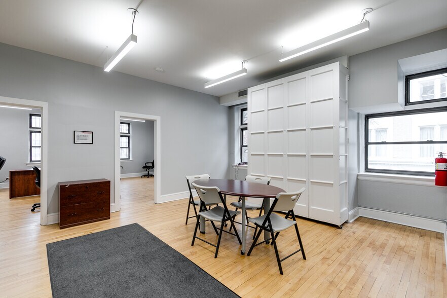 More Photos Of 424 E Grace St, Richmond Bank For Lease