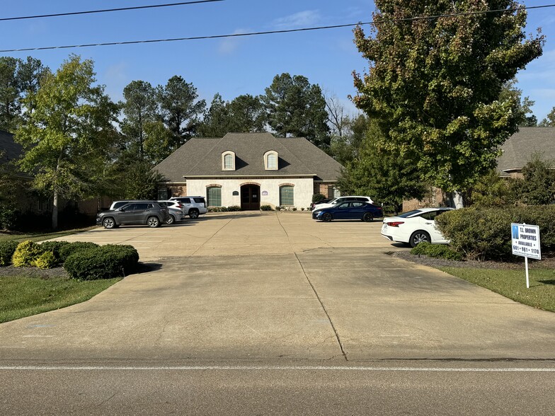 More Photos Of 239 Katherine Dr, Flowood Office For Lease