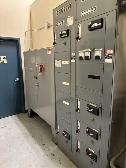 More Photos Of 2111 E 17th St, Des Moines Warehouse For Sale