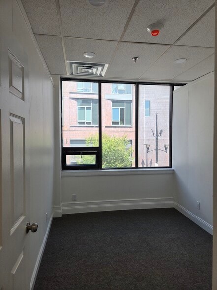 More Photos Of 144 Washington St, Newark Storefront Retail Office For Lease