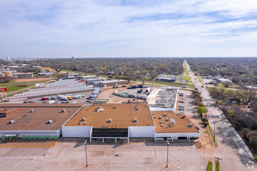 More Photos Of 10710-10724 Garland Rd, Dallas Supermarket For Lease