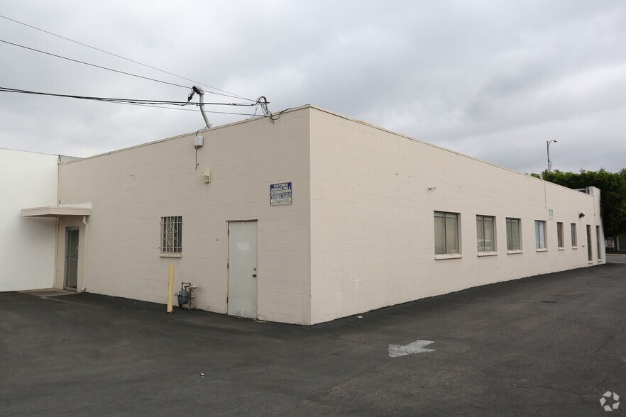 More Photos Of 3647-3649 Atlantic Ave, Long Beach Office For Lease