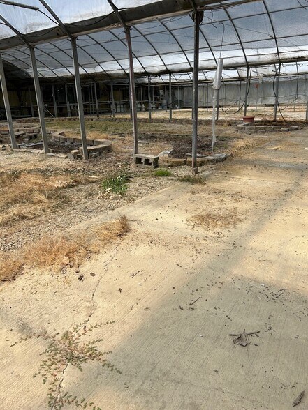 More Photos Of 1810 Columbus Rd, Granville Garden Center For Lease