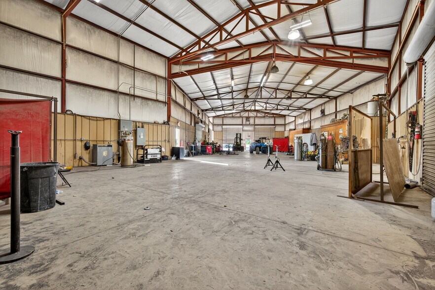 More Photos Of 3008 Ranger Hwy, Weatherford Manufacturing For Sale