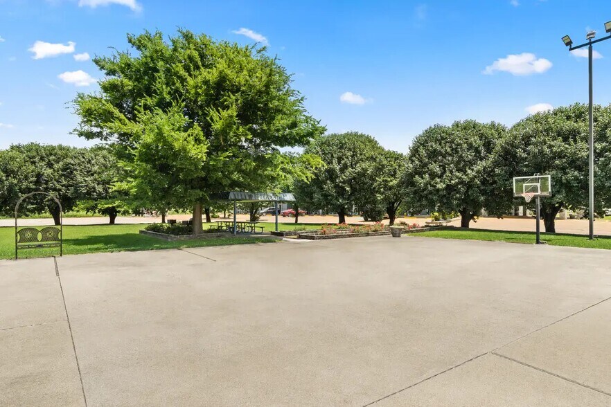 More Photos Of 2409 N Washington St, Forrest City Hotel For Sale