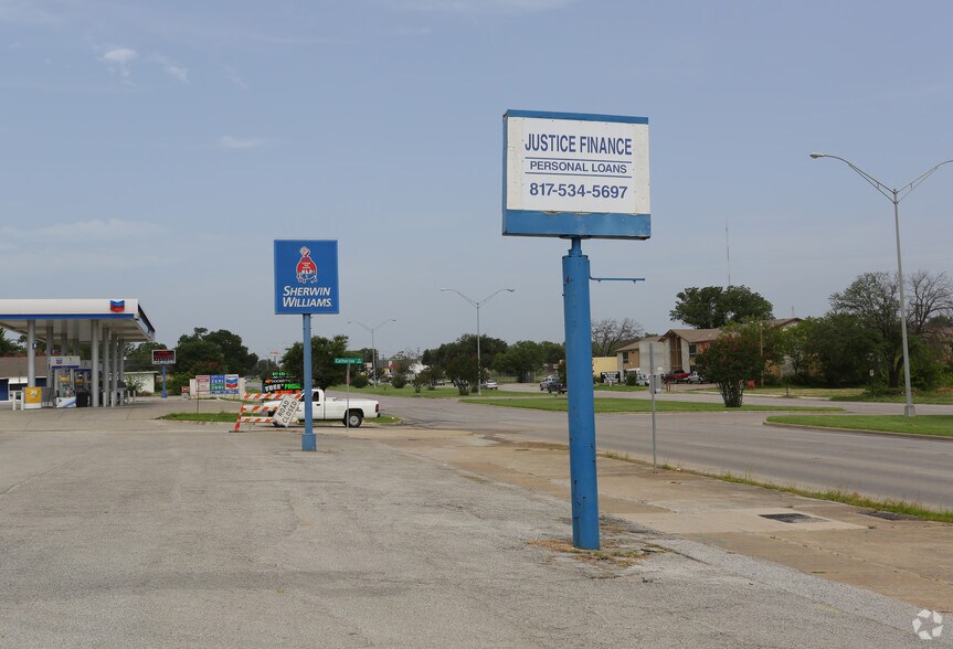 More Photos Of 5020-5026 E Lancaster Ave, Fort Worth Freestanding For Lease