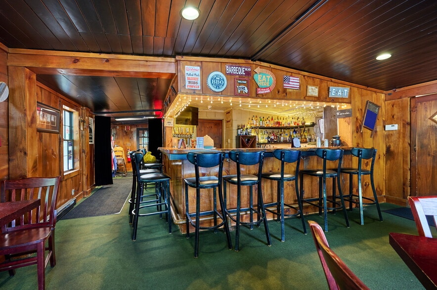 More Photos Of 100 Mountain Rd, Easthampton Restaurant For Sale