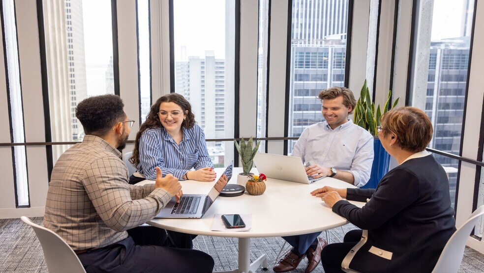 More Photos Of One Embarcadero Ctr, San Francisco Coworking Space