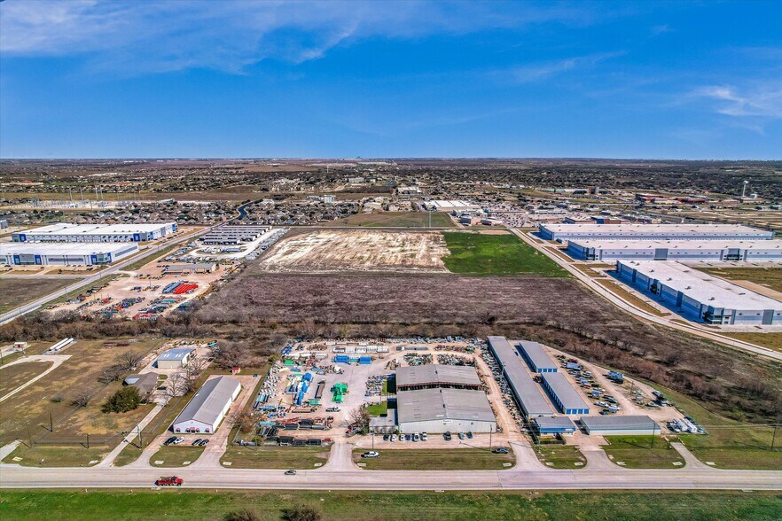 More Photos Of 2259 Innovation Blvd, Hutto Warehouse For Lease