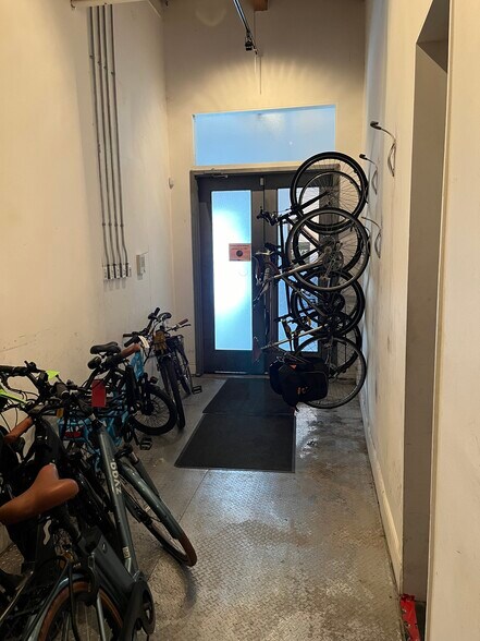 More Photos Of 345 Sorauren Ave, Toronto Office For Lease