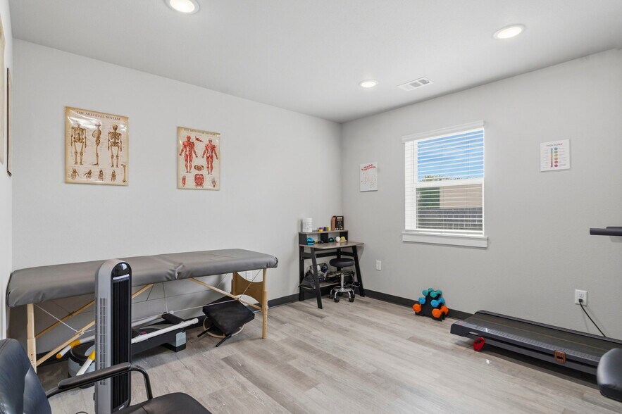 More Photos Of 2611 E Heritage Pky, Farmington Office For Sale