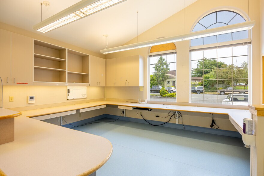 More Photos Of 811 Georgiana St, Port Angeles Medical For Sale