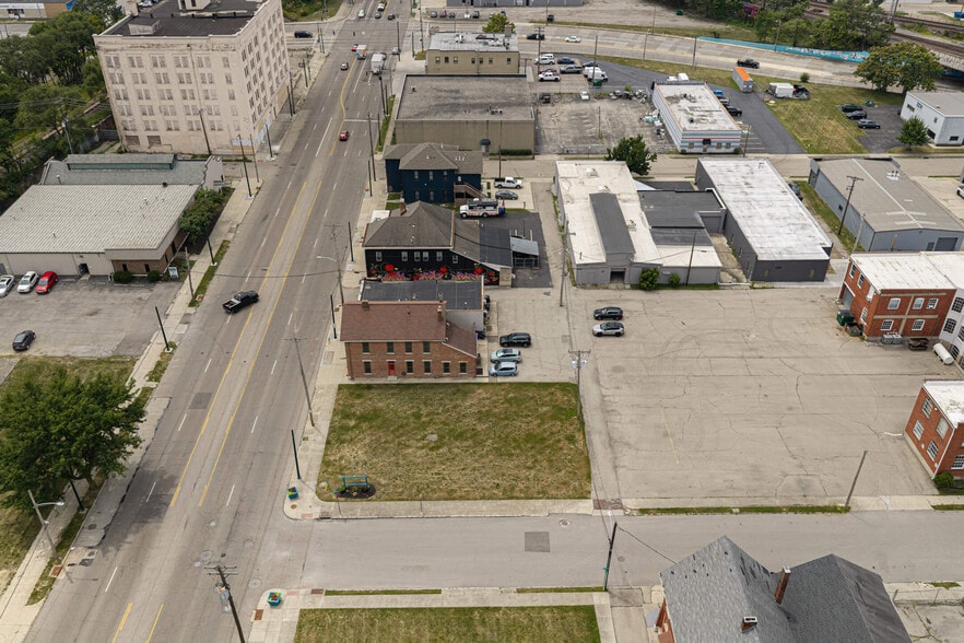 More Photos Of 1117 E 3rd St, Dayton Storefront Retail Office For Lease