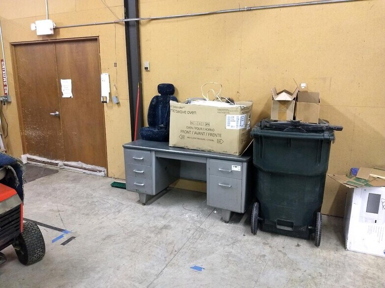 More Photos Of N168W20069 E Main St, Jackson Freestanding For Lease