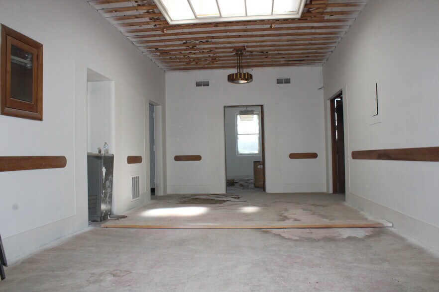More Photos Of 108 Court St, Jackson General Retail For Sale