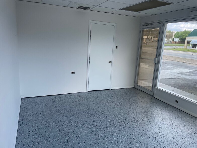 More Photos Of 3976 Hixson Pike, Chattanooga Auto Repair For Lease