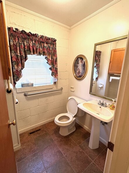 More Photos Of 155 Carrollton St, Waco Religious Facility For Sale