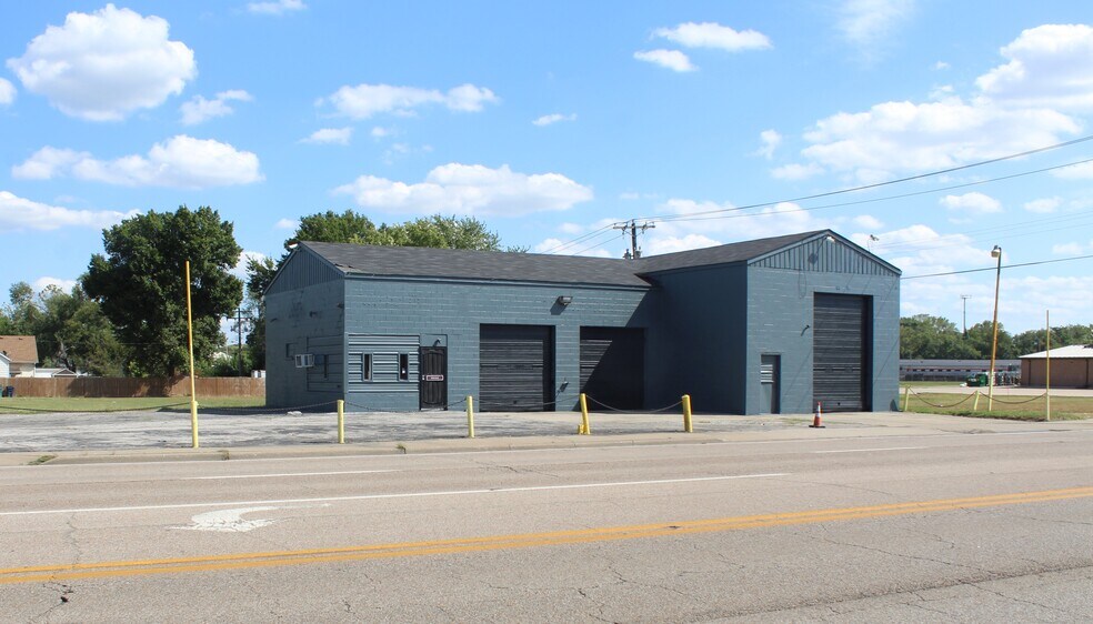 Primary Photo Of 310 Mccambridge Ave, Madison Auto Repair For Sale