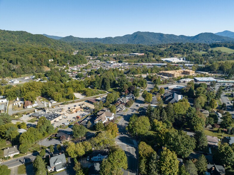 More Photos Of 99 Walnut St, Waynesville Office Residential For Sale